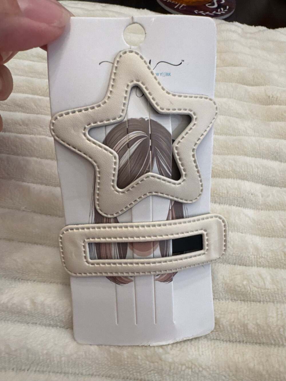 Large Cream star-shaped hair clip set with a cute design